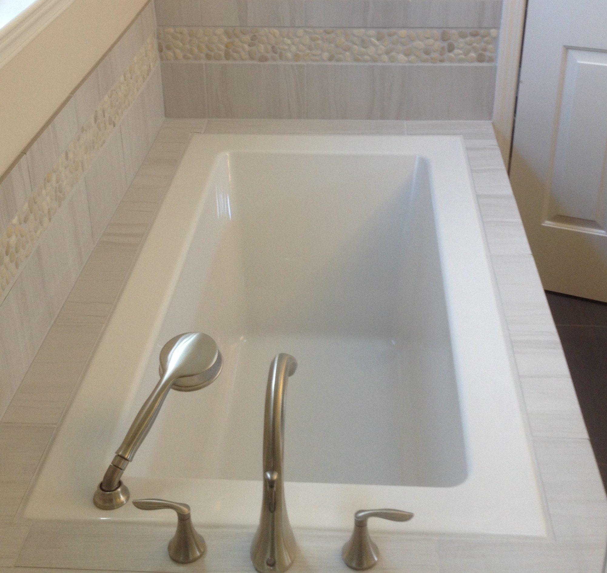 “Studio” Tub from American Standard Home Run Solutions