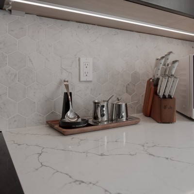 under cabinet lights quarts hexagon backsplash vein