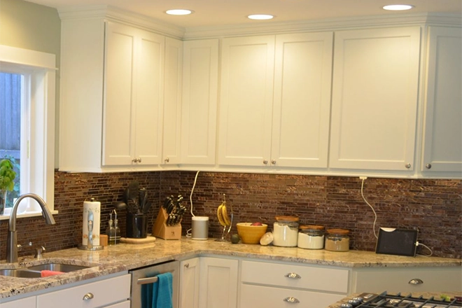 Concealed kitchen outlet idea where the outlets are on the underside of the upper cabinets